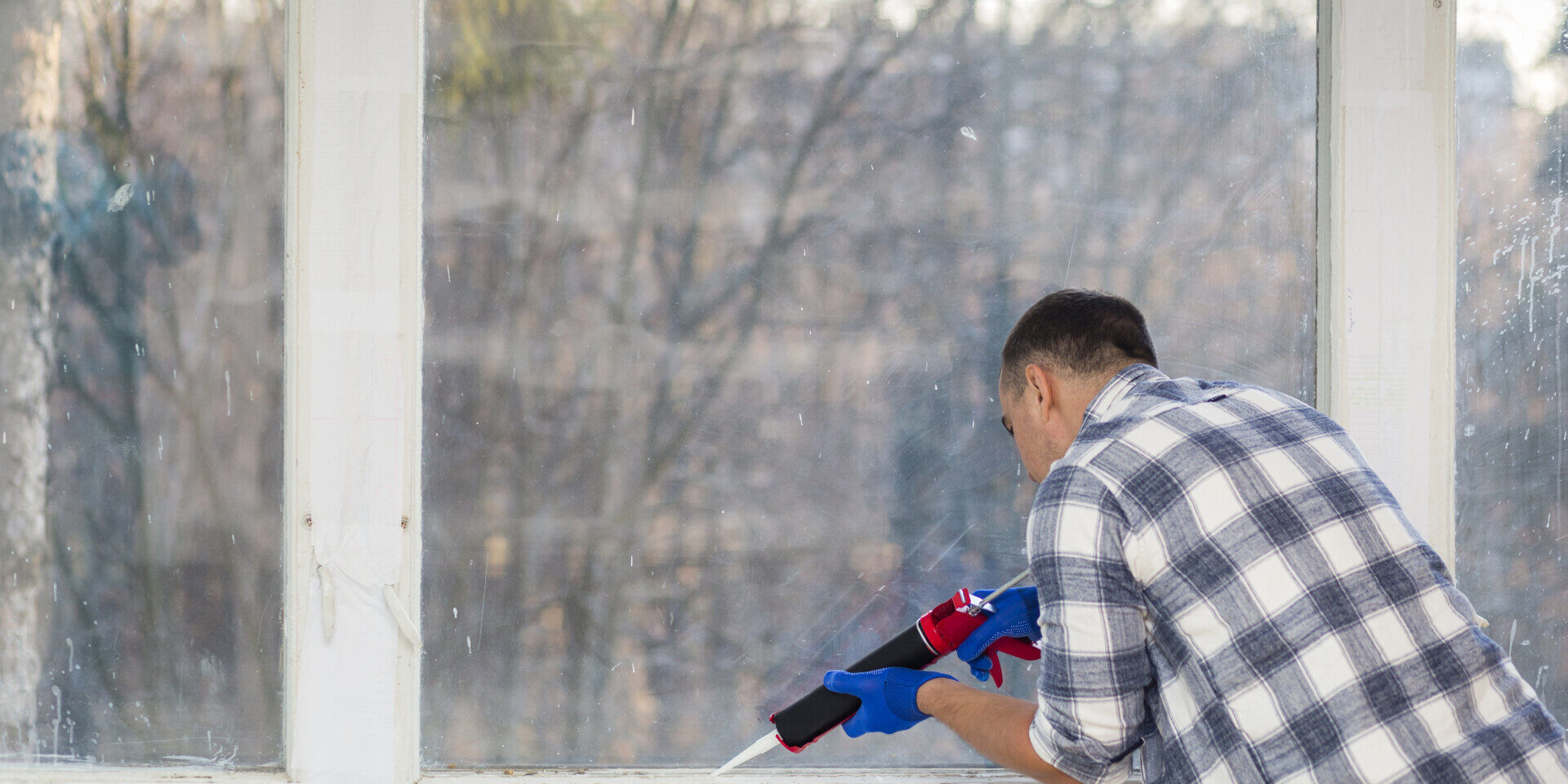man putting silicone seal man putting silicon seal