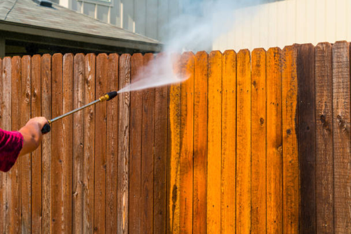 From preparation to maintenance, our pressure wash fence & cleaning tips guide helps you achieve a pristine fence all year round