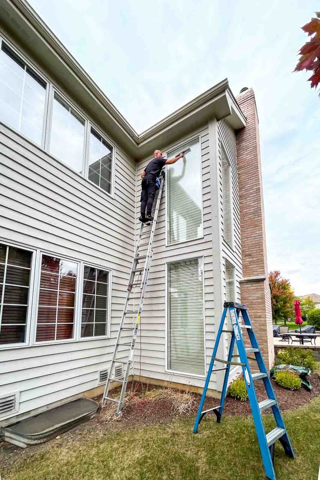 ladder window cleaning Downers Grove Hinsdale IL high window service